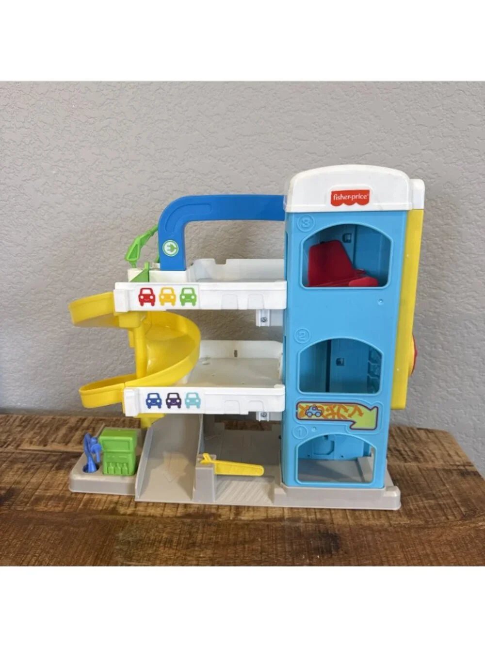 Fisher Price Little People Wheelies Helpful Neighbor's Playset Garage Ramp Lot